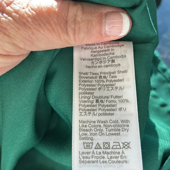 J Crew Kelly Green 2X Swiss dot v neck blouse. Lined in front. EUC - Picture 10 of 10